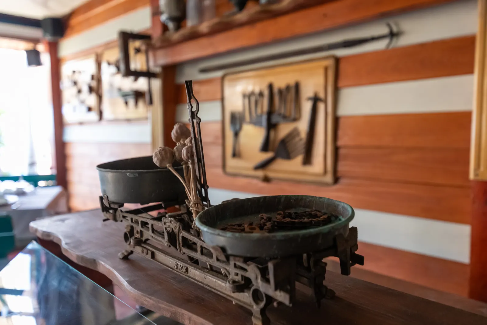 An old scale in the Porto Adriatic tavern