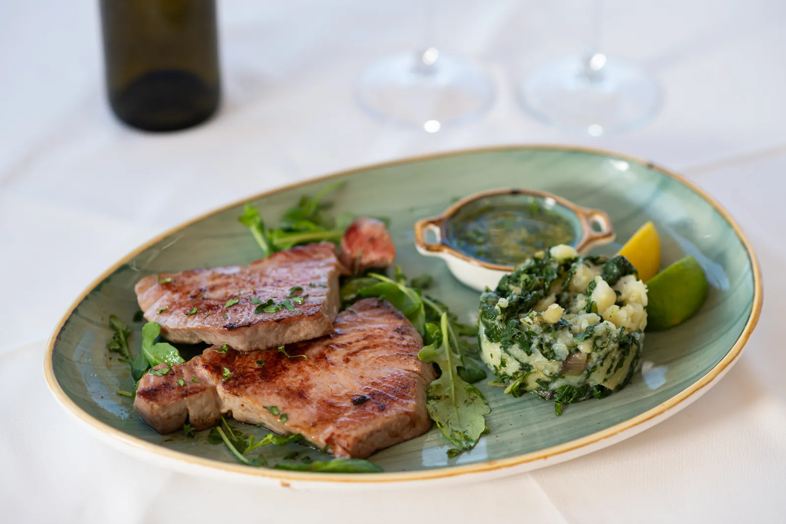 Tuna stek sa žara u restoranu Porto Adriatic na Žanjicama