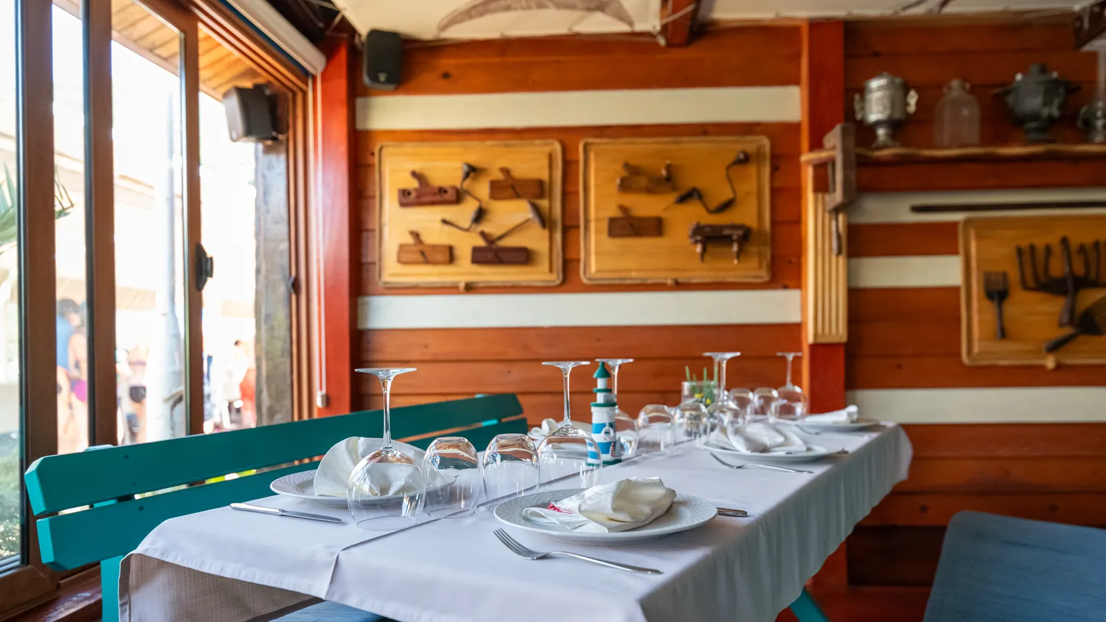 Bašta restorana Porto Adriatic pod ložom, plaža Žanjice
