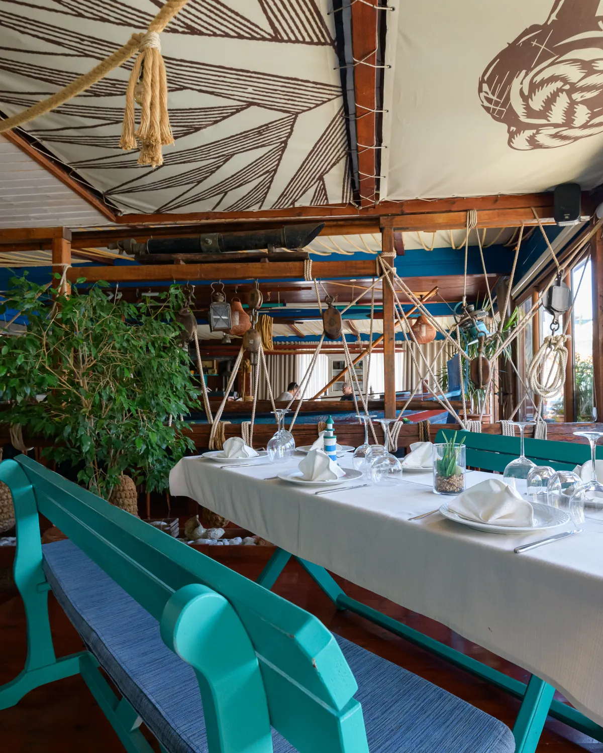 Postavljen sto u bašti restorana Porto Adriatic, Žanjice